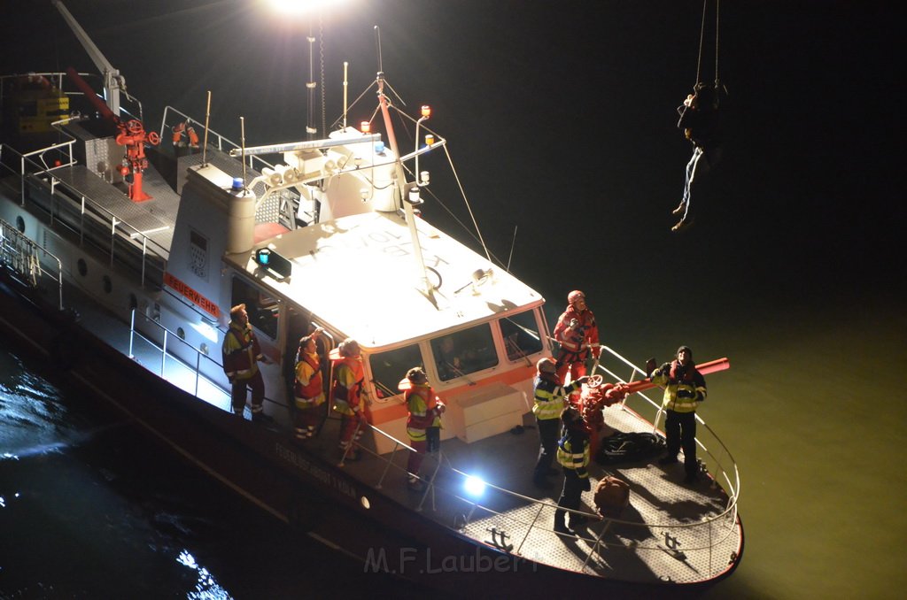 Einsatz BF Hoehenretter Koelner Seilbahn Hoehe Zoobruecke P2445.JPG